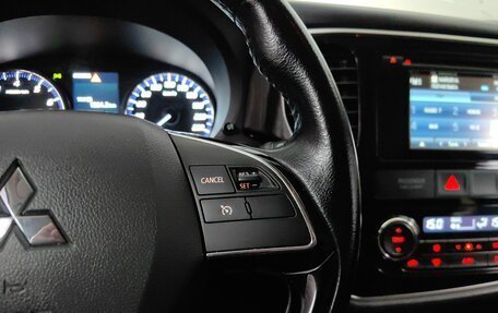 Mitsubishi Outlander III рестайлинг 3, 2015 год, 1 525 000 рублей, 19 фотография