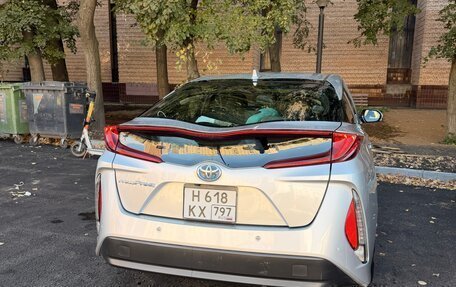 Toyota Prius IV XW50, 2017 год, 1 850 000 рублей, 2 фотография