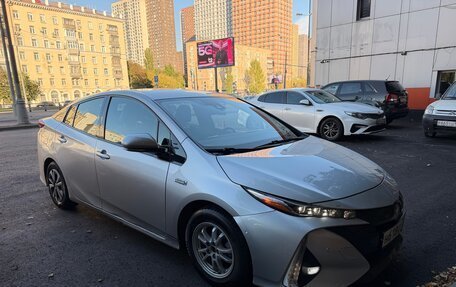 Toyota Prius IV XW50, 2017 год, 1 850 000 рублей, 5 фотография