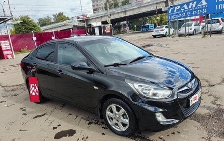 Hyundai Solaris II рестайлинг, 2012 год, 700 000 рублей, 2 фотография