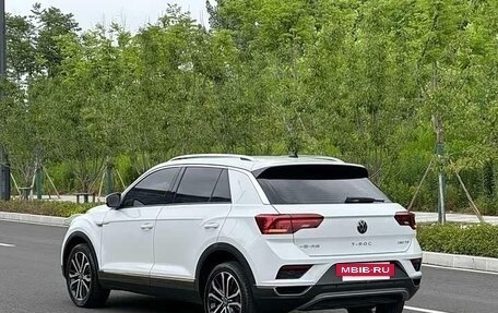 Volkswagen T-Roc I, 2022 год, 2 239 000 рублей, 2 фотография