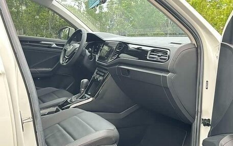 Volkswagen T-Roc I, 2022 год, 2 239 000 рублей, 14 фотография