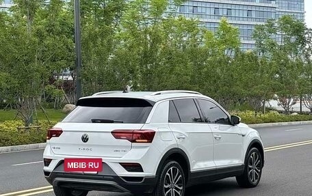 Volkswagen T-Roc I, 2022 год, 2 239 000 рублей, 3 фотография