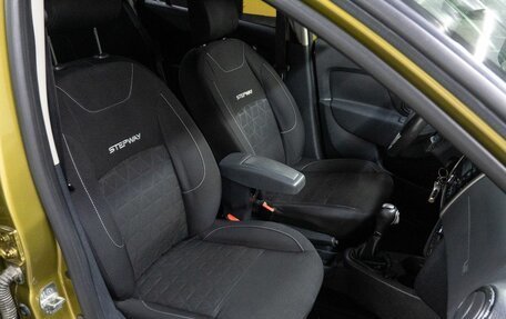 Renault Sandero II рестайлинг, 2016 год, 900 000 рублей, 18 фотография