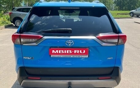 Toyota RAV4, 2020 год, 2 900 000 рублей, 4 фотография
