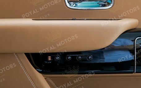 Rolls-Royce Cullinan, 2025 год, 59 000 000 рублей, 26 фотография