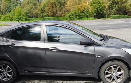 Hyundai Solaris II рестайлинг, 2013 год, 700 000 рублей, 4 фотография