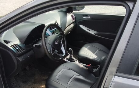Hyundai Solaris II рестайлинг, 2013 год, 700 000 рублей, 9 фотография