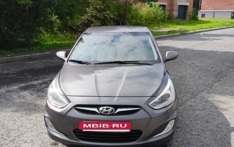 Hyundai Solaris II рестайлинг, 2013 год, 700 000 рублей, 2 фотография