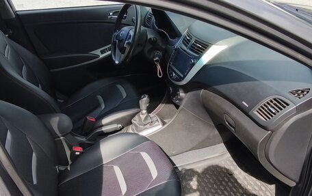 Hyundai Solaris II рестайлинг, 2013 год, 700 000 рублей, 12 фотография