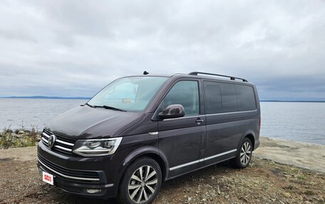 Volkswagen Multivan T6 рестайлинг, 2017 год, 3 450 000 рублей, 2 фотография