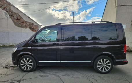 Volkswagen Multivan T6 рестайлинг, 2017 год, 3 450 000 рублей, 10 фотография