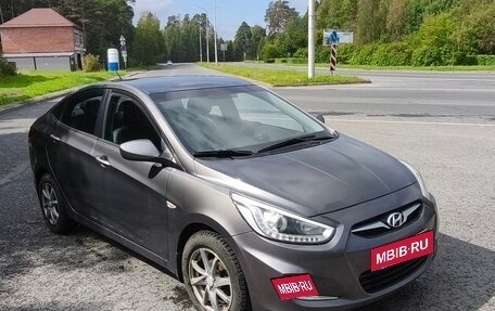 Hyundai Solaris II рестайлинг, 2013 год, 700 000 рублей, 3 фотография