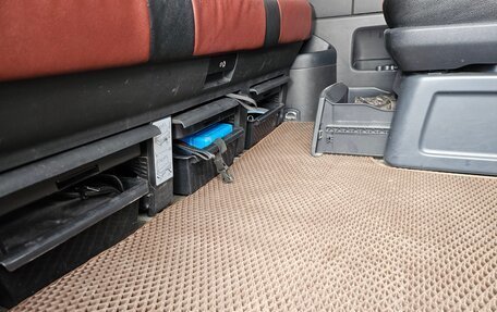Volkswagen Multivan T6 рестайлинг, 2017 год, 3 450 000 рублей, 28 фотография
