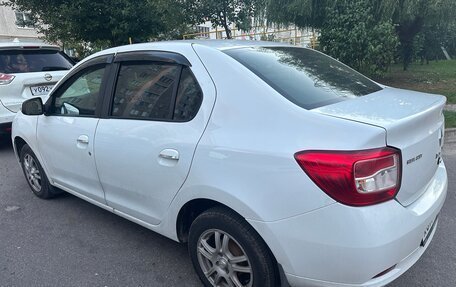 Renault Logan II, 2017 год, 900 000 рублей, 3 фотография