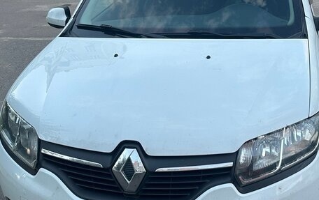 Renault Logan II, 2017 год, 900 000 рублей, 5 фотография