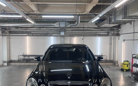 Mercedes-Benz E-Класс, 2003 год, 550 000 рублей, 1 фотография