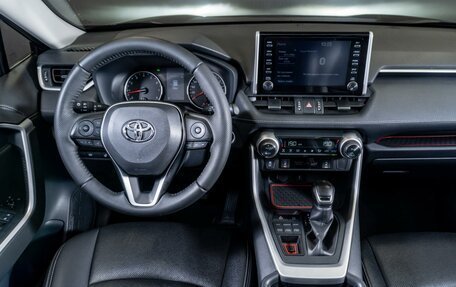Toyota RAV4, 2021 год, 3 400 000 рублей, 9 фотография