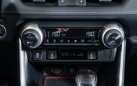 Toyota RAV4, 2021 год, 3 400 000 рублей, 19 фотография