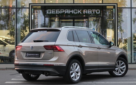 Volkswagen Tiguan II, 2017 год, 2 450 000 рублей, 3 фотография
