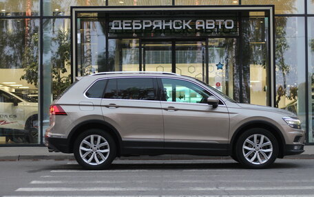 Volkswagen Tiguan II, 2017 год, 2 450 000 рублей, 4 фотография