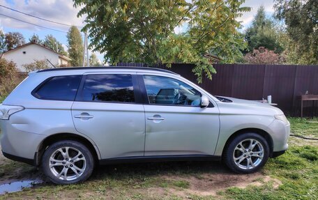Mitsubishi Outlander III рестайлинг 3, 2012 год, 1 300 000 рублей, 3 фотография