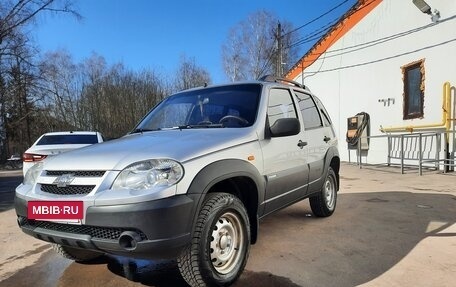 Chevrolet Niva I рестайлинг, 2010 год, 530 000 рублей, 5 фотография