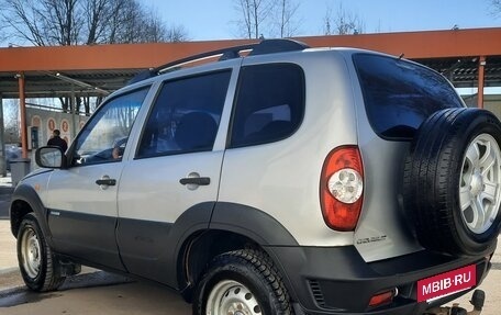 Chevrolet Niva I рестайлинг, 2010 год, 530 000 рублей, 2 фотография