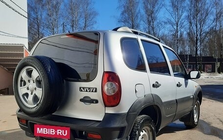 Chevrolet Niva I рестайлинг, 2010 год, 530 000 рублей, 3 фотография