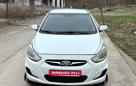 Hyundai Solaris II рестайлинг, 2011 год, 650 000 рублей, 2 фотография