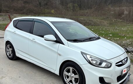 Hyundai Solaris II рестайлинг, 2011 год, 650 000 рублей, 4 фотография