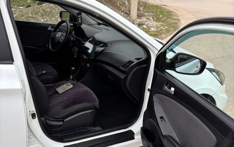 Hyundai Solaris II рестайлинг, 2011 год, 650 000 рублей, 11 фотография