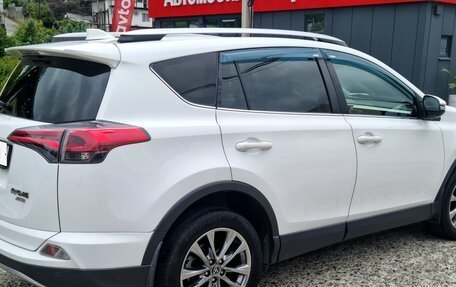 Toyota RAV4, 2018 год, 2 900 000 рублей, 5 фотография