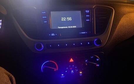 Hyundai Solaris II рестайлинг, 2017 год, 899 999 рублей, 13 фотография