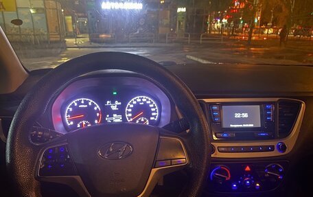 Hyundai Solaris II рестайлинг, 2017 год, 899 999 рублей, 9 фотография