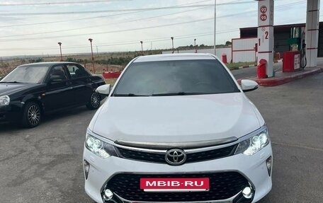 Toyota Camry, 2017 год, 1 980 000 рублей, 7 фотография