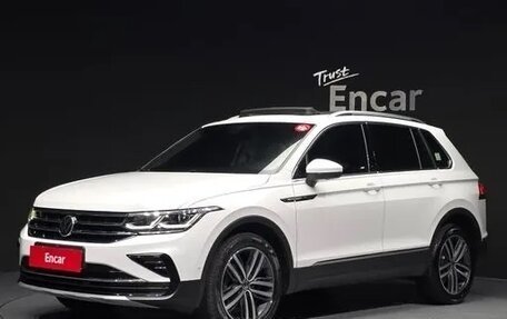 Volkswagen Tiguan II, 2022 год, 3 700 000 рублей, 1 фотография