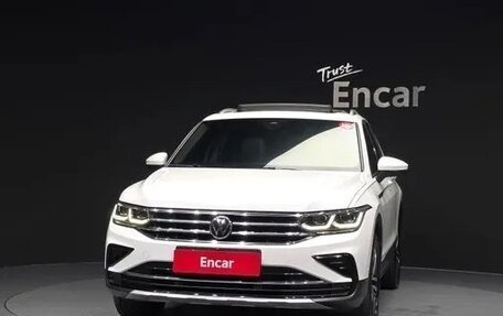 Volkswagen Tiguan II, 2022 год, 3 700 000 рублей, 3 фотография