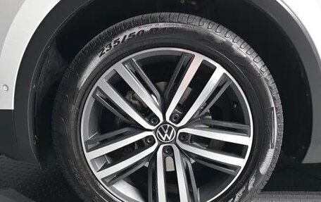 Volkswagen Tiguan II, 2022 год, 3 700 000 рублей, 5 фотография