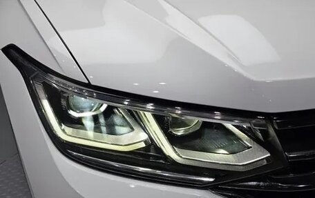 Volkswagen Tiguan II, 2022 год, 3 700 000 рублей, 7 фотография