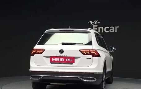 Volkswagen Tiguan II, 2022 год, 3 700 000 рублей, 4 фотография