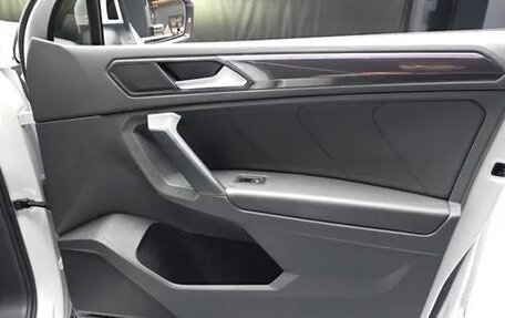 Volkswagen Tiguan II, 2022 год, 3 700 000 рублей, 11 фотография