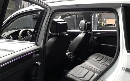 Volkswagen Tiguan II, 2022 год, 3 700 000 рублей, 14 фотография
