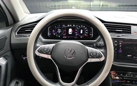 Volkswagen Tiguan II, 2022 год, 3 700 000 рублей, 17 фотография