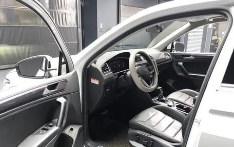 Volkswagen Tiguan II, 2022 год, 3 700 000 рублей, 13 фотография