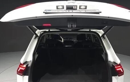 Volkswagen Tiguan II, 2022 год, 3 700 000 рублей, 23 фотография
