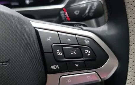 Volkswagen Tiguan II, 2022 год, 3 700 000 рублей, 26 фотография