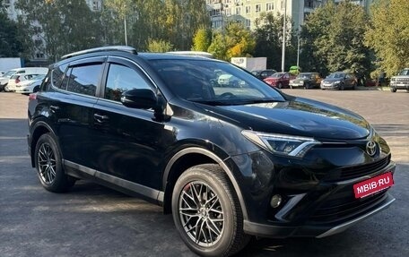 Toyota RAV4, 2017 год, 2 200 000 рублей, 2 фотография