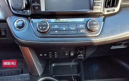 Toyota RAV4, 2017 год, 2 200 000 рублей, 24 фотография