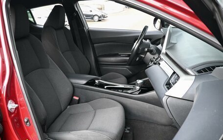 Toyota C-HR I рестайлинг, 2019 год, 2 329 000 рублей, 8 фотография